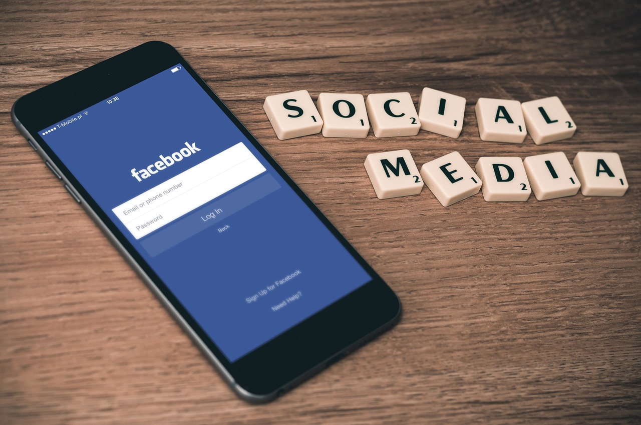 マッチングアプリでFacebookの友達を非表示にする方法は？