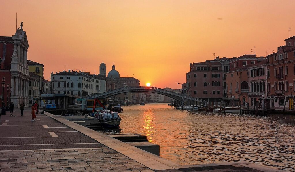 マッチングアプリでの詐欺被害に遭った場合、返金は可能ですか？