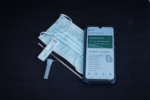 マッチングアプリで連絡先交換するタイミングは安全なの？