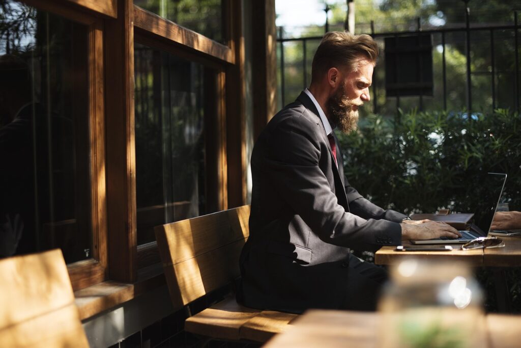 恋活アプリは社会人にとって安全なのか？